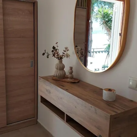 Апарт-отель Sea Breeze 3*